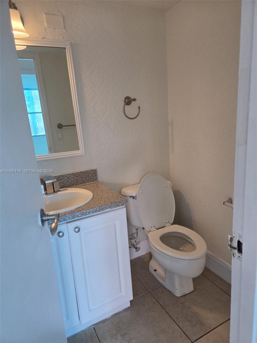 BAYVIEW PALMS CONDO - Residential Lease