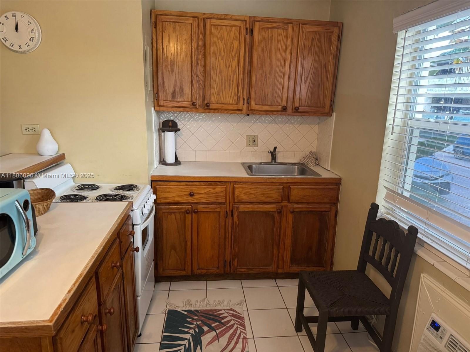 HOLLYWOOD BEACH SECOND AD - Residential Lease