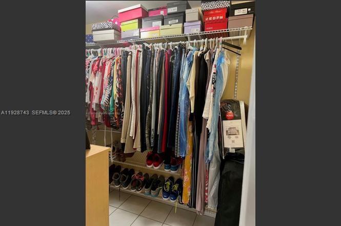 MEADOW WOOD MANOR #4 - Residential Lease