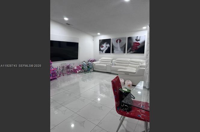 MEADOW WOOD MANOR #4 - Residential Lease