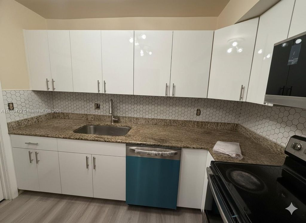 Photo of 604 NW 13th St #23, Boca Raton, FL 33486 (MLS # A11889472)