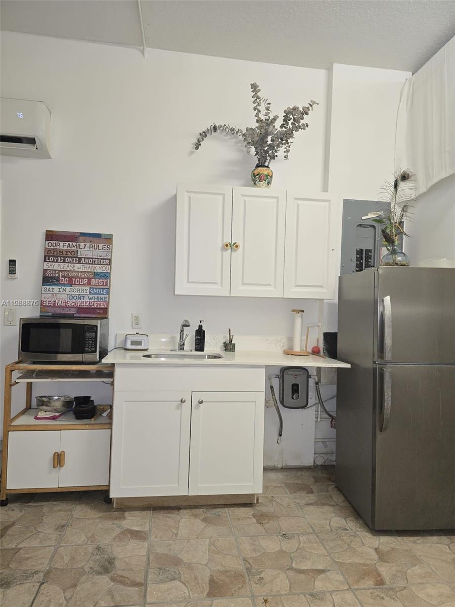 COCO BAY ESTATES - Residential Lease