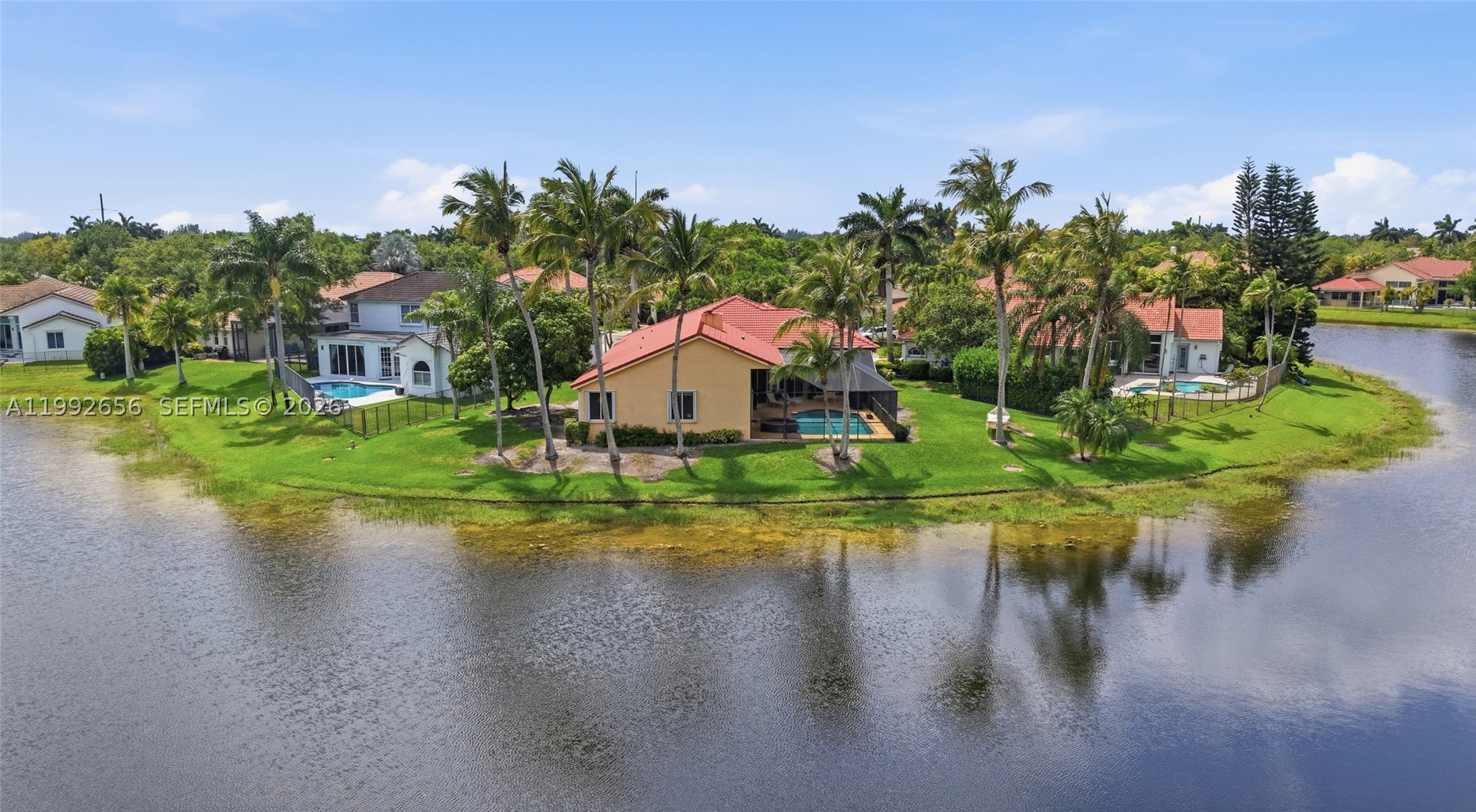 3038 Lakewood Dr