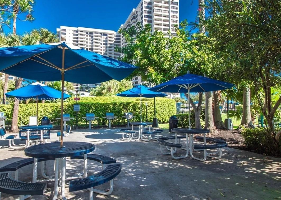 2500 Parkview Dr 1214