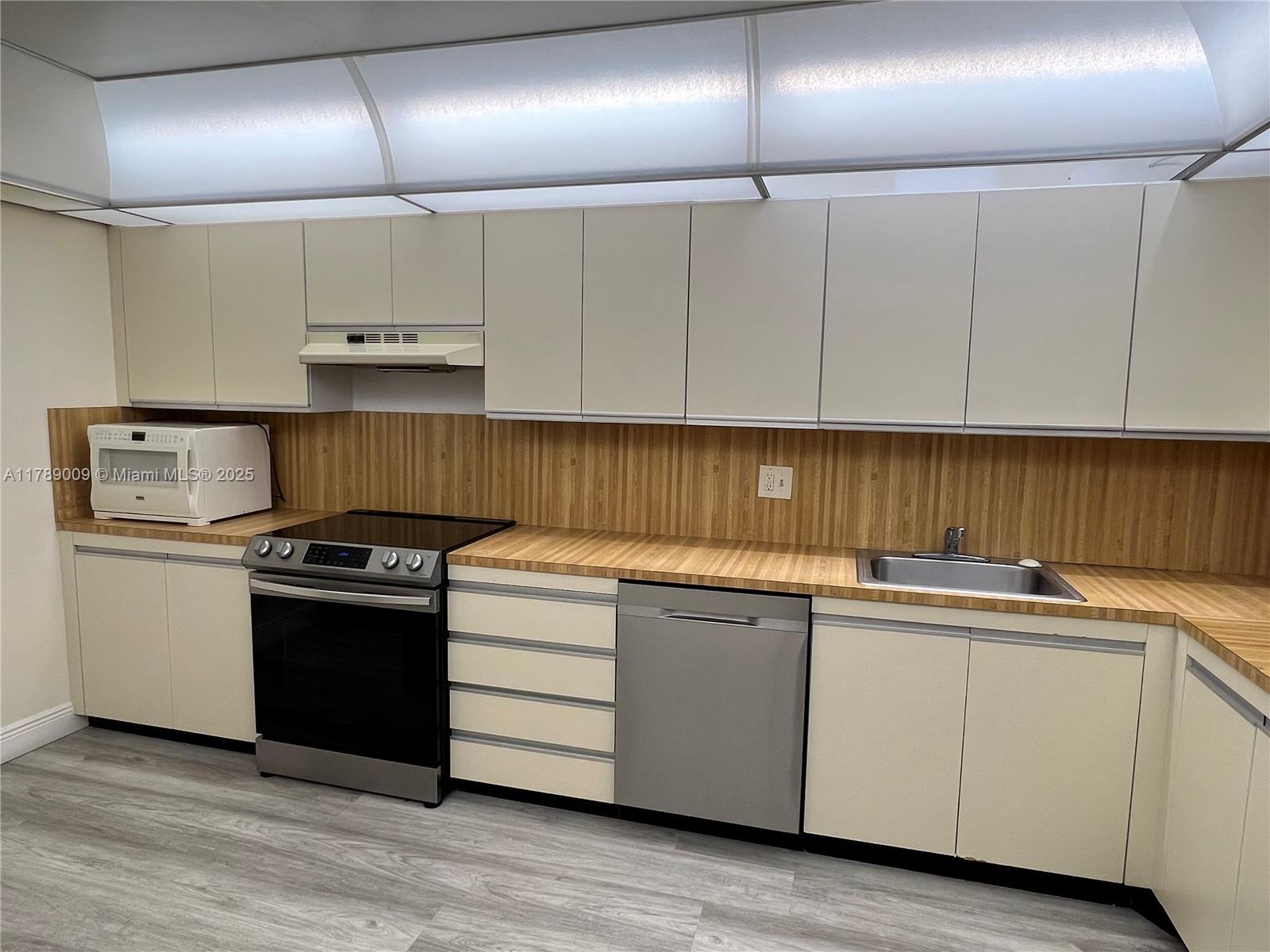 OLYMPUS CONDO PHASE - Residential