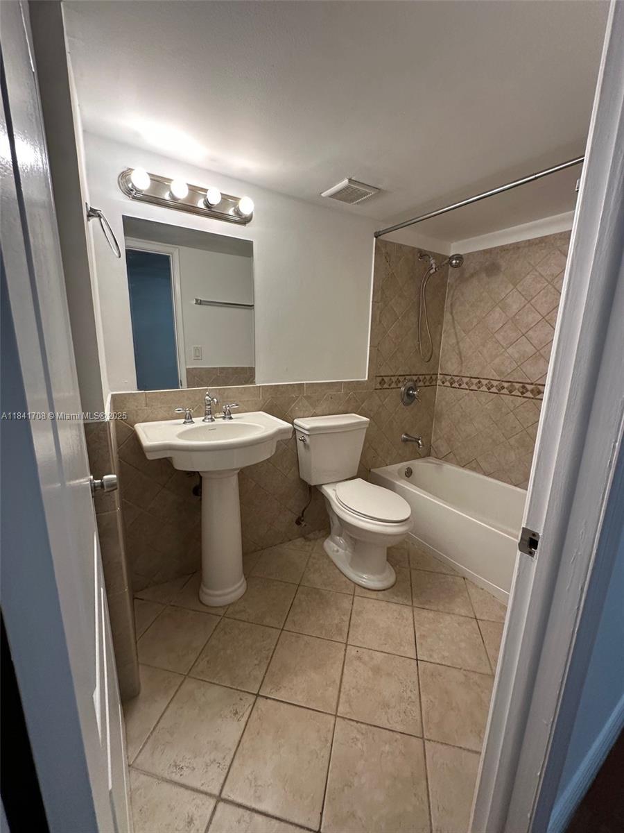 7075 NW 186th St C504
