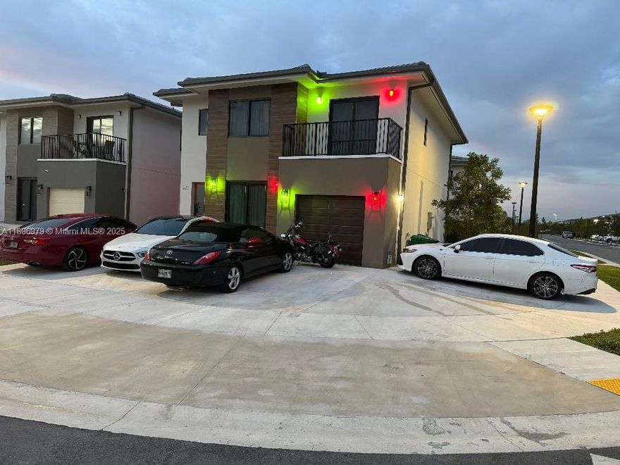 Remarks: Brand-new efficiency with independent entrance, full private bathroom,  private parking right in front, EVERITHING INCLUDE. The space is bright,. Offered unfurnished for $1000 or furnished for $1100.. Perfect  privacy, and a modern lifestyle. Available now Located in a quiet, elegant new. CALL LISTING AGENT IF YOU NEED MORE INFORMATION.