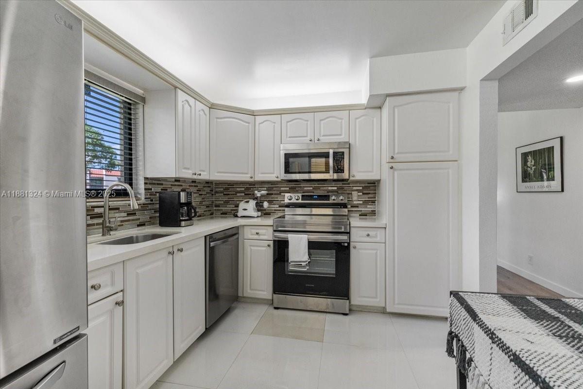 VILLAS OF BONAVENTURE AT - Residential