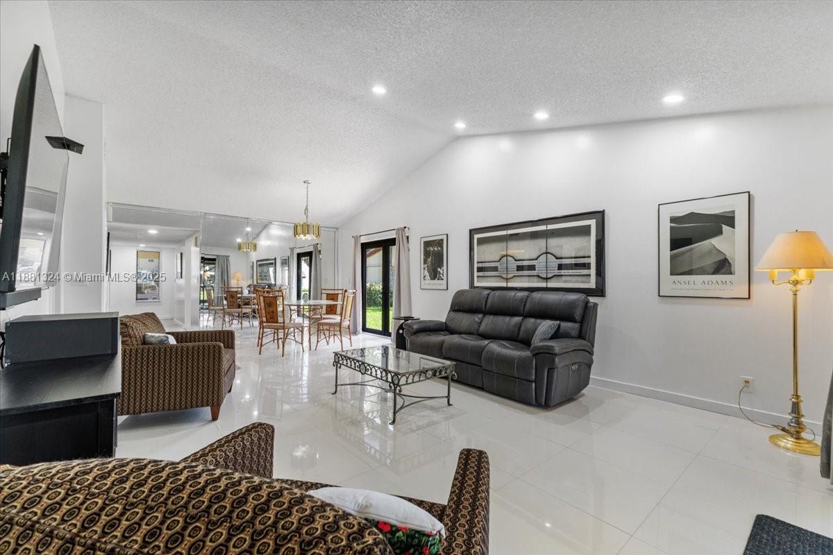 VILLAS OF BONAVENTURE AT - Residential