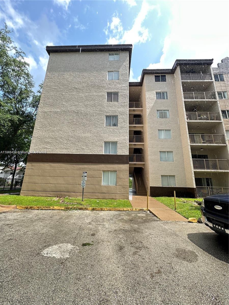 Beautiful and Spacious 3 Bedroom / 2 Baths with open kitchen, spacious living/dining room, walk in closet and washer and dryer.It has community pool. Great location. No pets allowed by Association rules. Household income must be 3 times the rent. Easy to show. Ready to move in. Tenant pays all utilities. For showings use ShowingTime