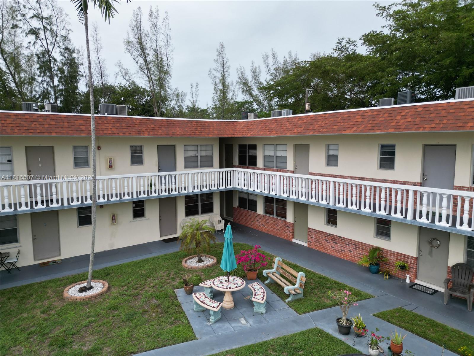 Property for Sale at 1551 N 12th Ct 4B, Hollywood, Broward County, Florida - Bedrooms: 1 
Bathrooms: 1  - $154,000