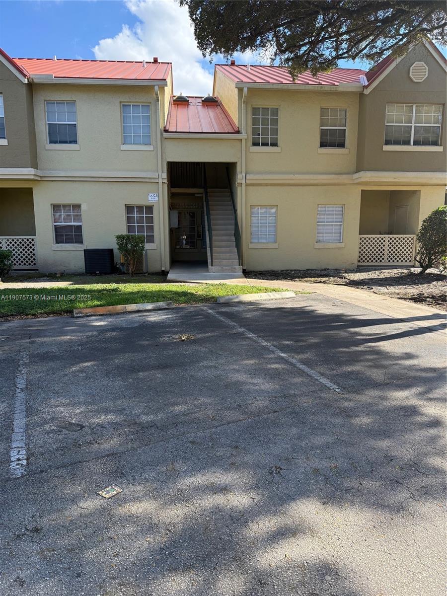 LA HACIENDA COUNTRY CLUB - Residential Lease