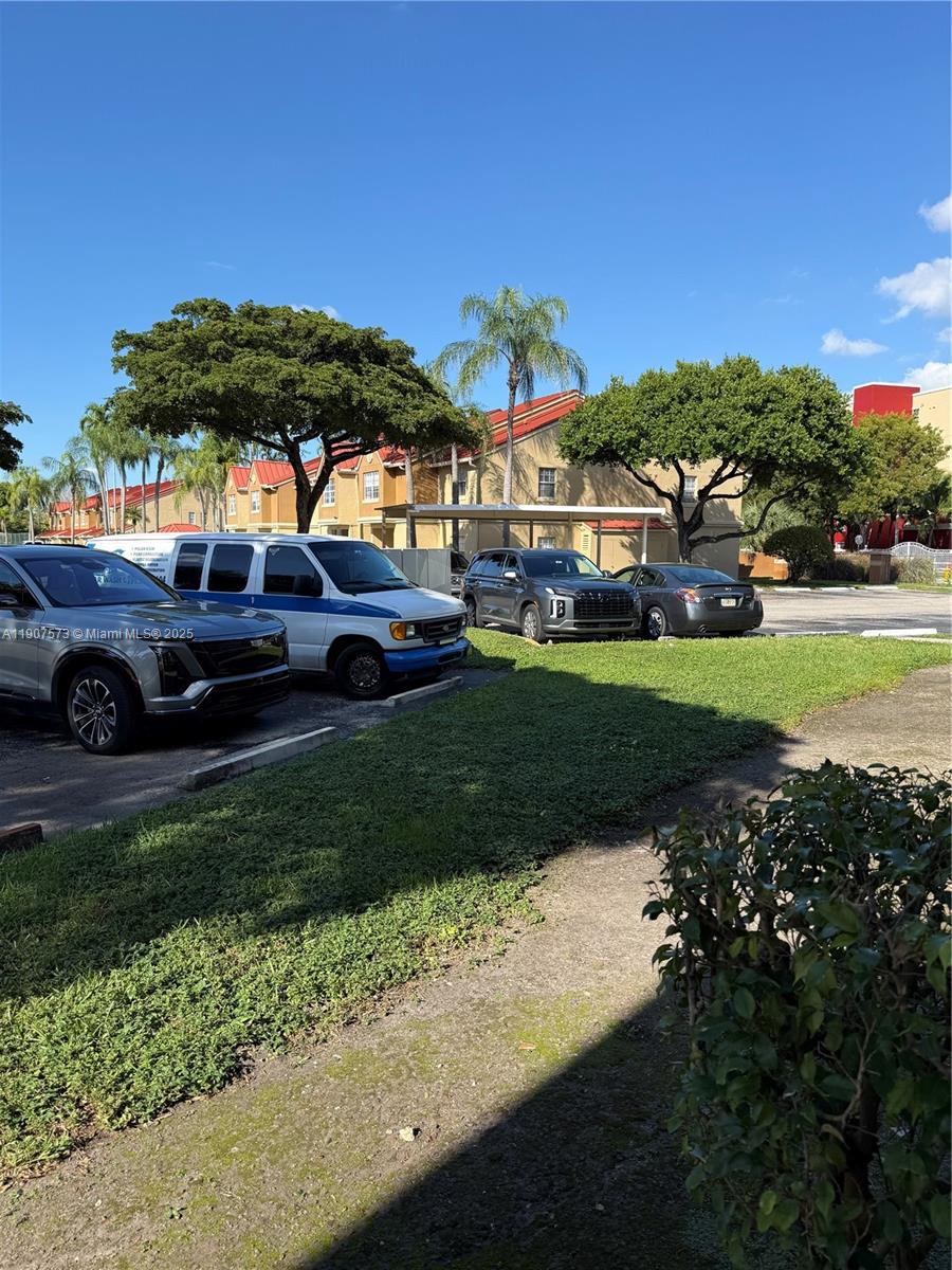 LA HACIENDA COUNTRY CLUB - Residential Lease