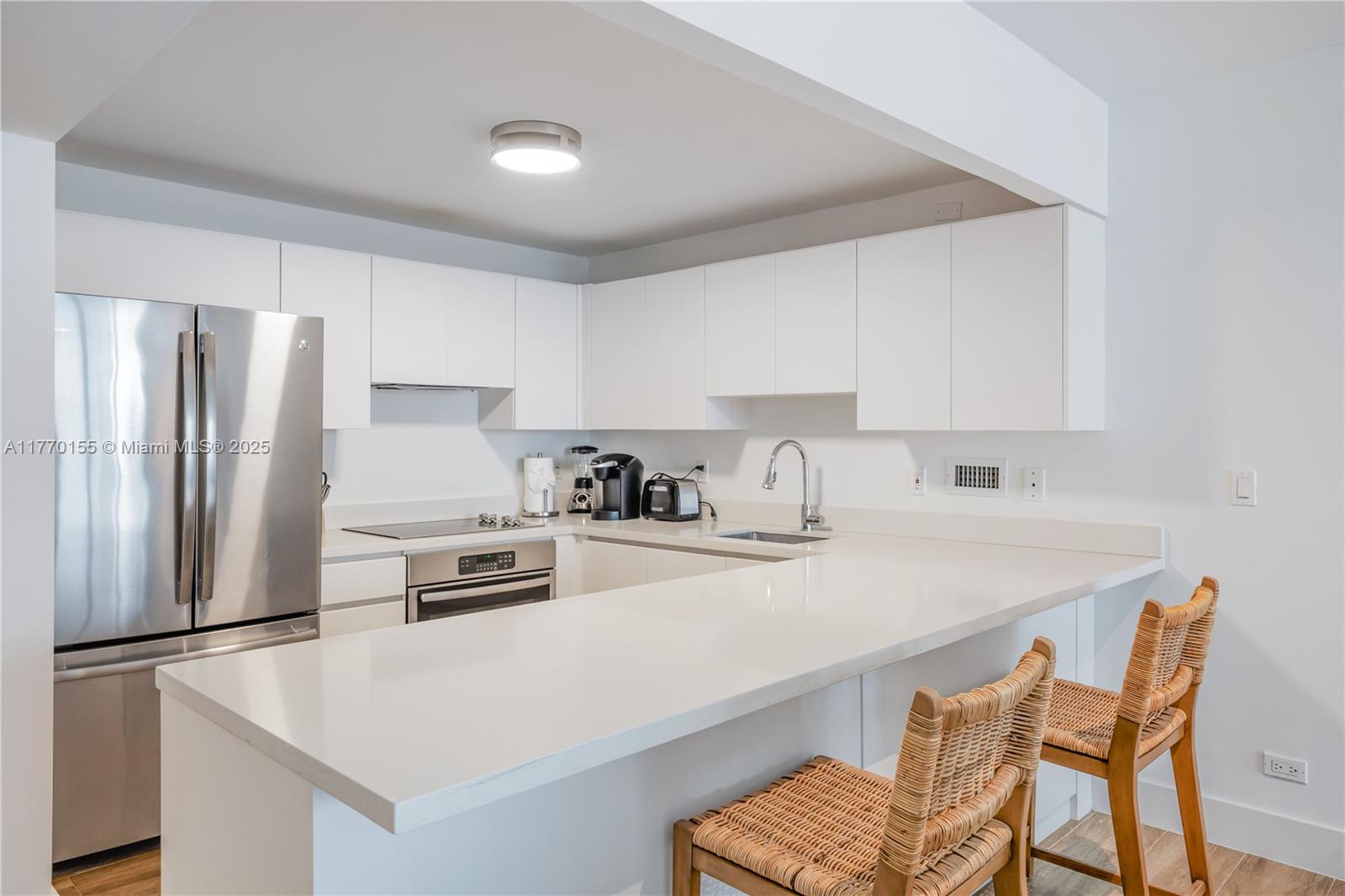 2301 Collins Ave 1001