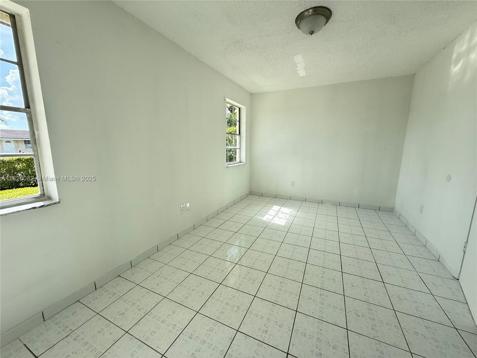 548 SW 17th Ave 0