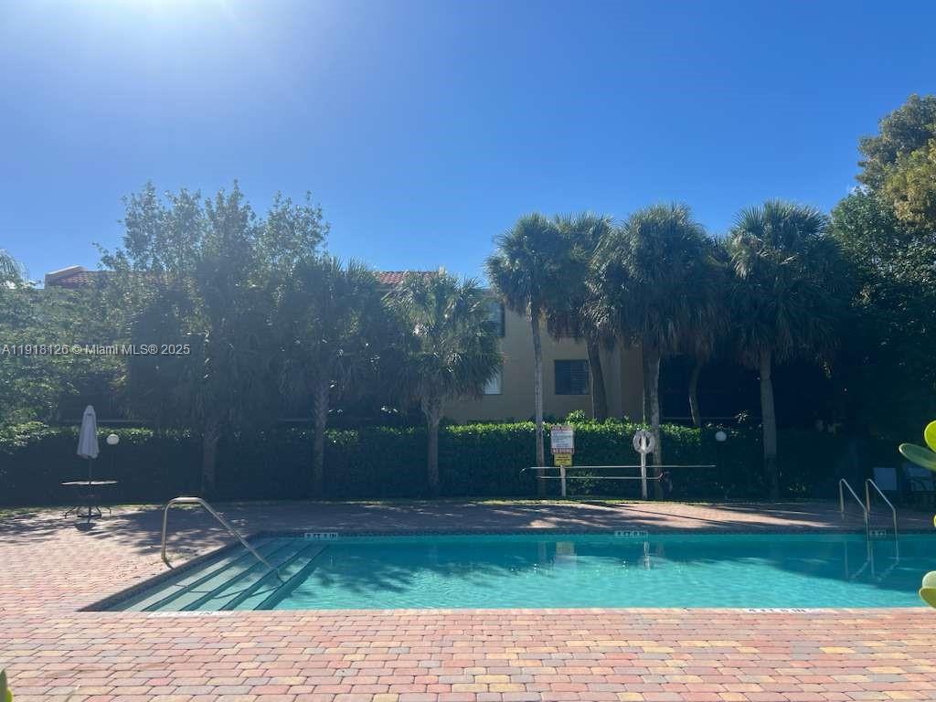 VIZCAYA GARDENS CONDOMINI - Residential Lease