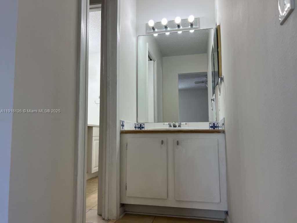 VIZCAYA GARDENS CONDOMINI - Residential Lease