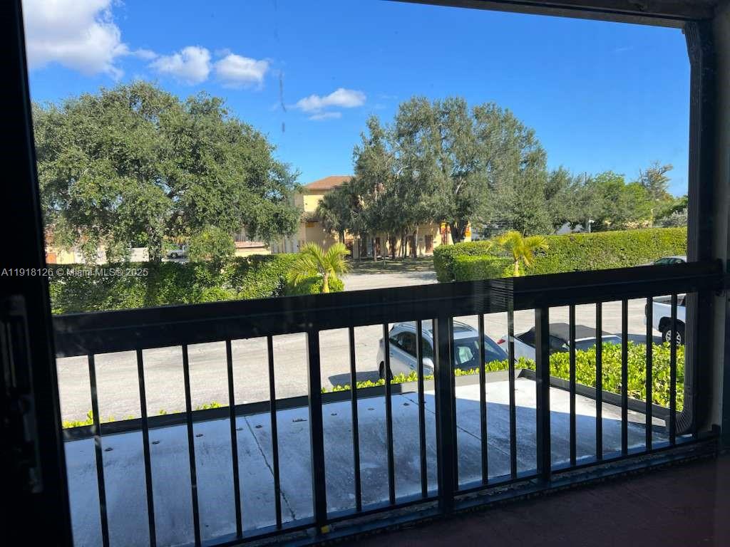 VIZCAYA GARDENS CONDOMINI - Residential Lease