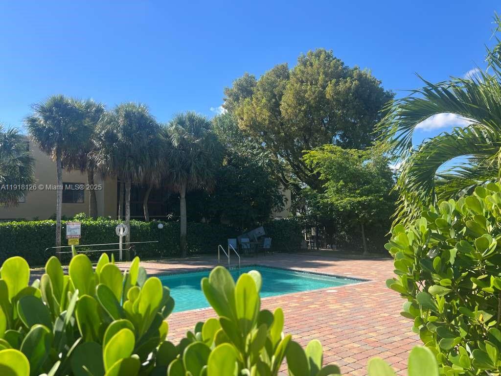 VIZCAYA GARDENS CONDOMINI - Residential Lease