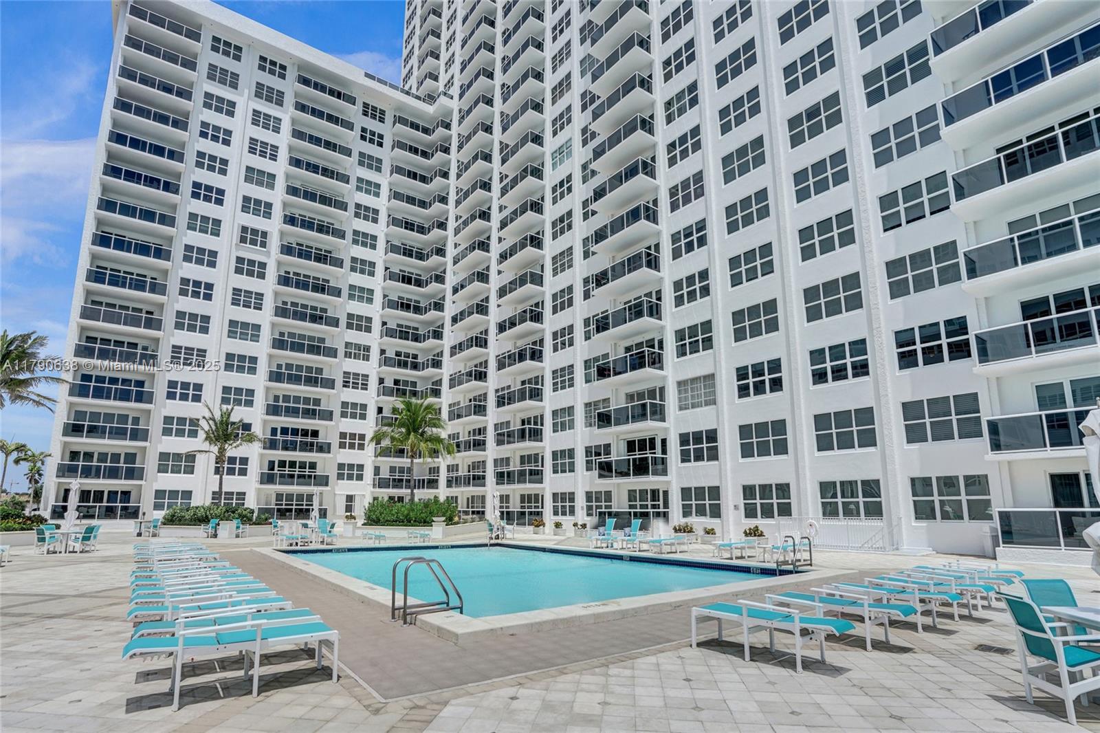 PLAYA DEL SOL CONDO - Residential