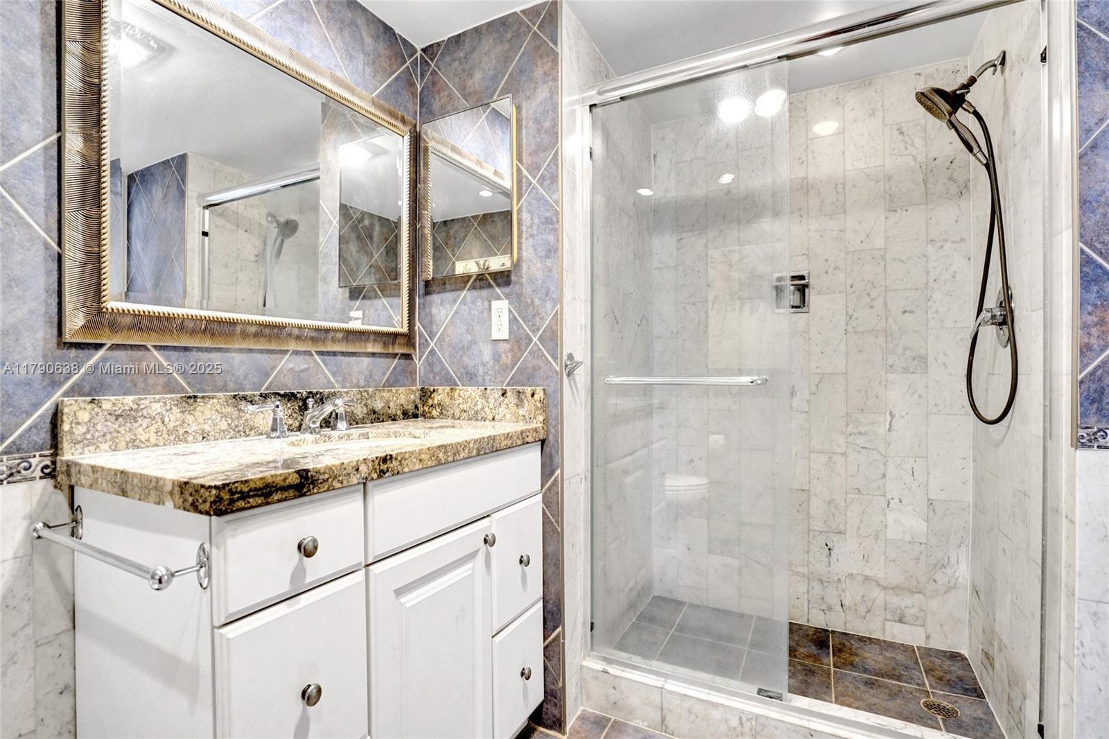 PLAYA DEL SOL CONDO - Residential