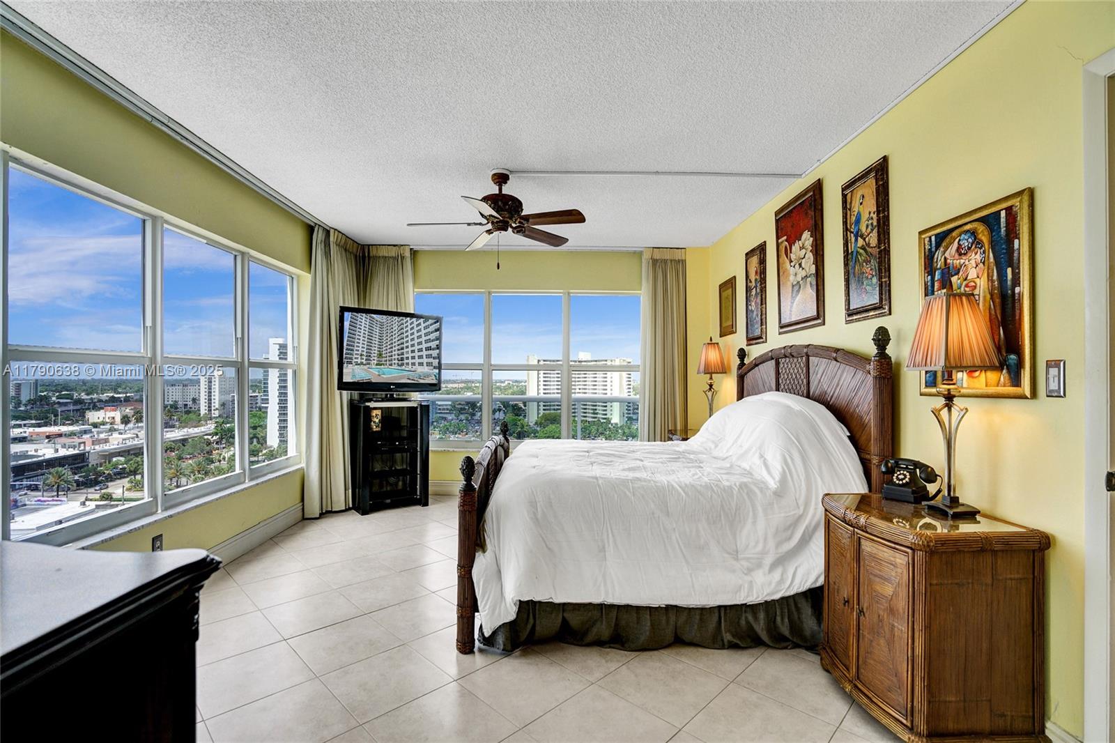 PLAYA DEL SOL CONDO - Residential