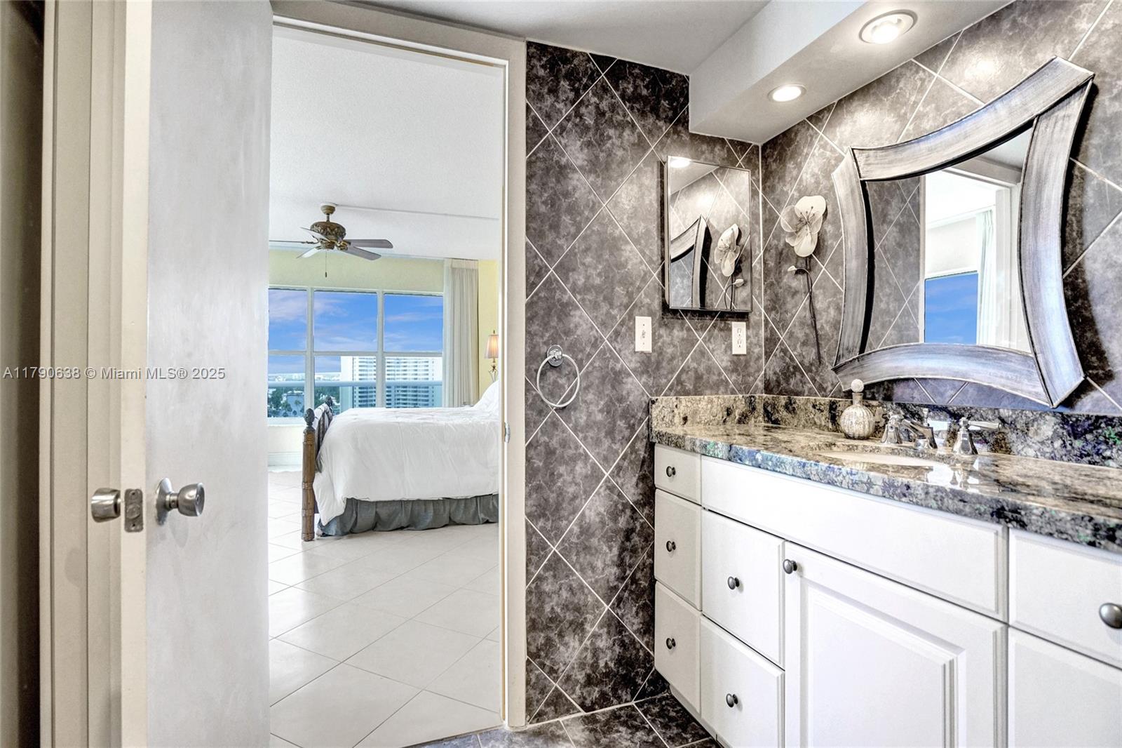 PLAYA DEL SOL CONDO - Residential