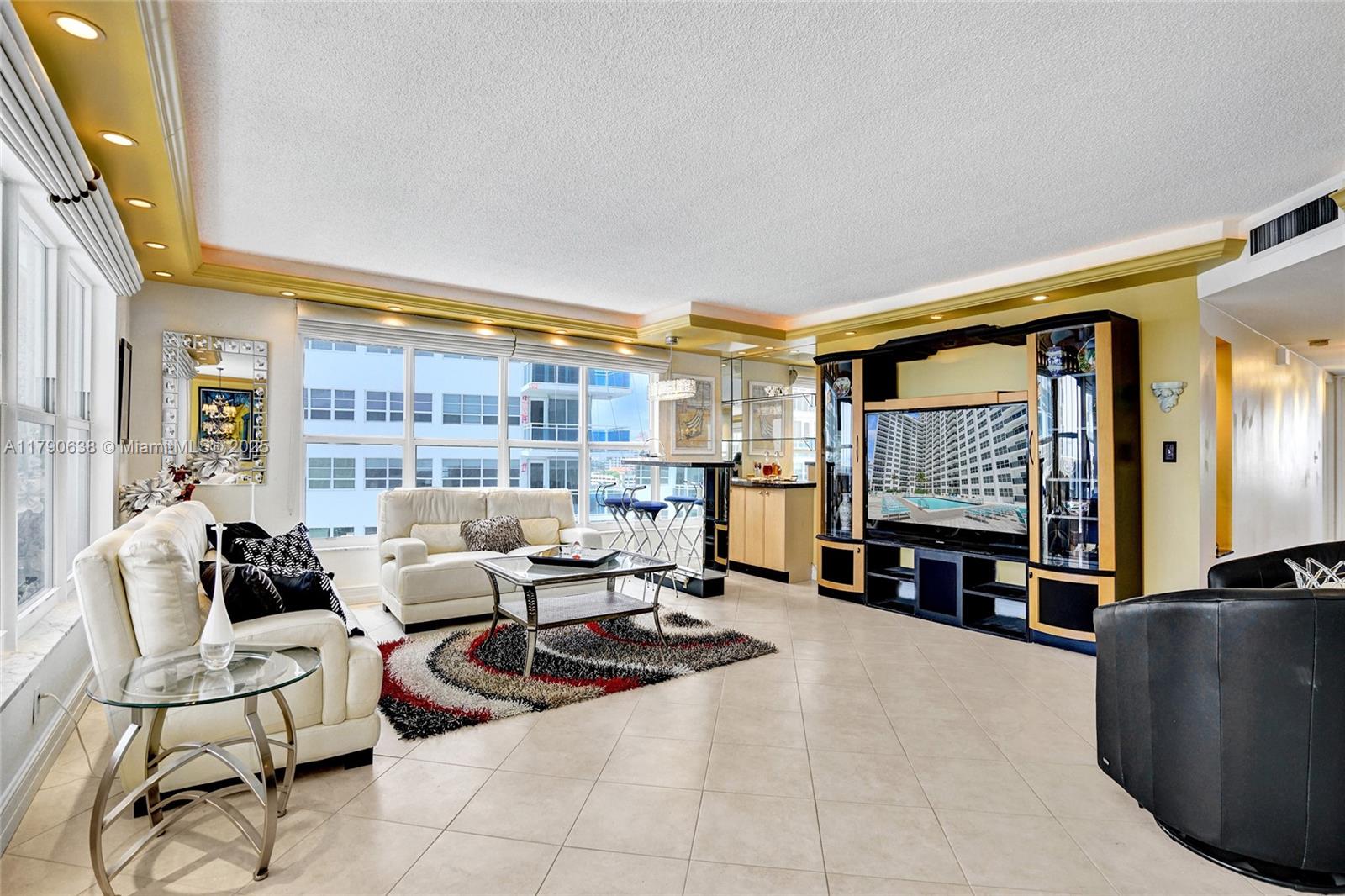 PLAYA DEL SOL CONDO - Residential