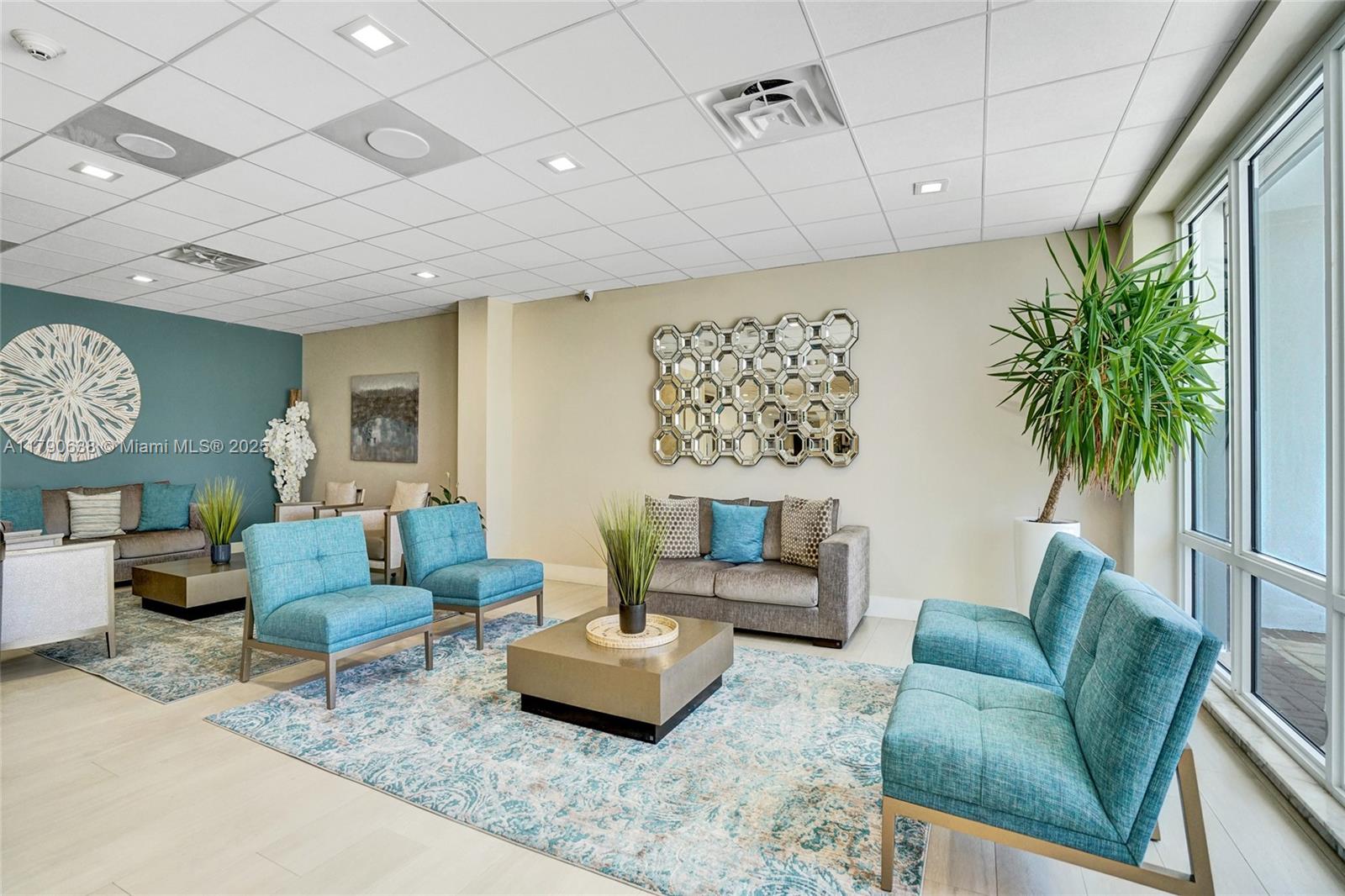 PLAYA DEL SOL CONDO - Residential