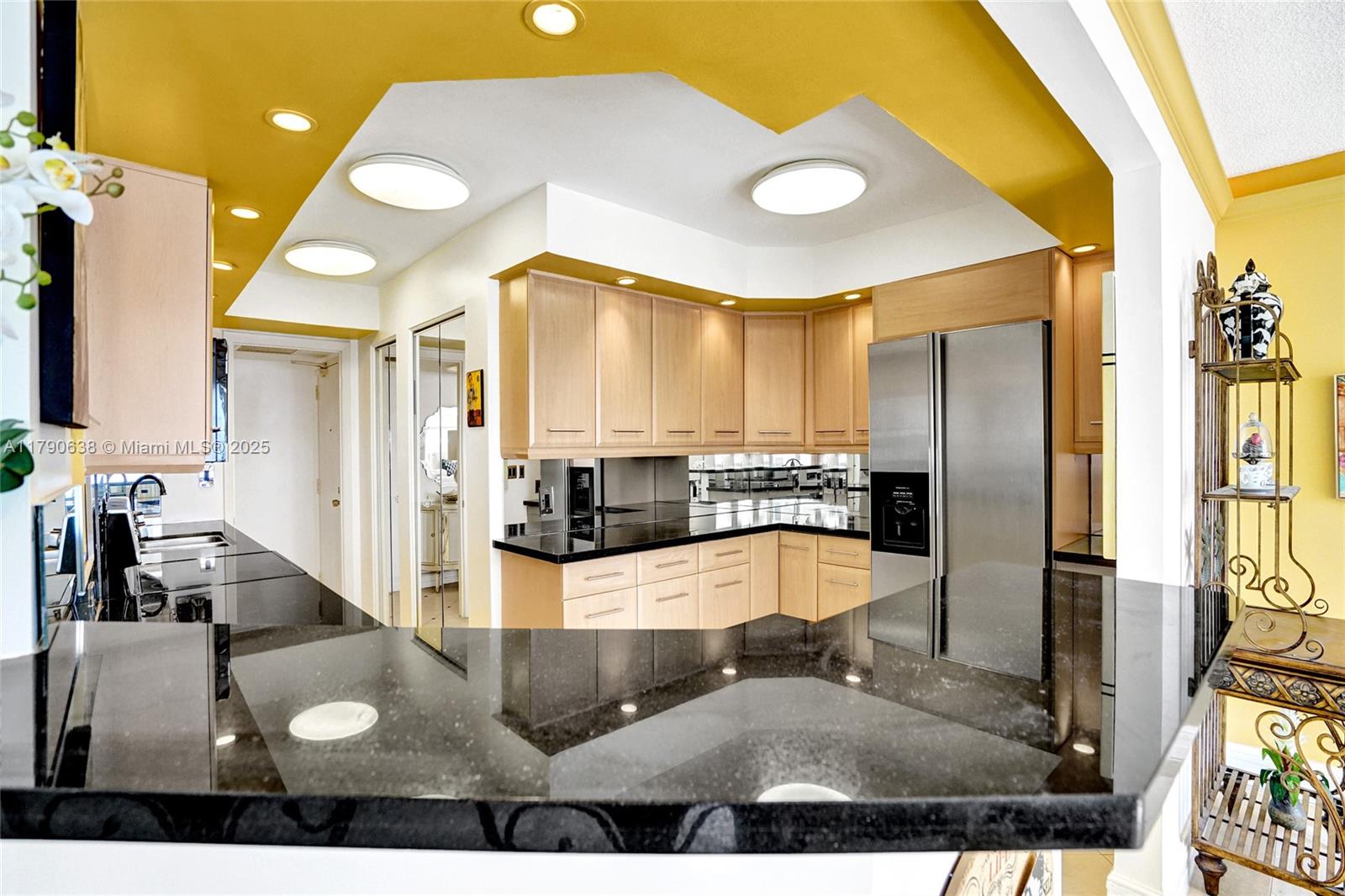 PLAYA DEL SOL CONDO - Residential