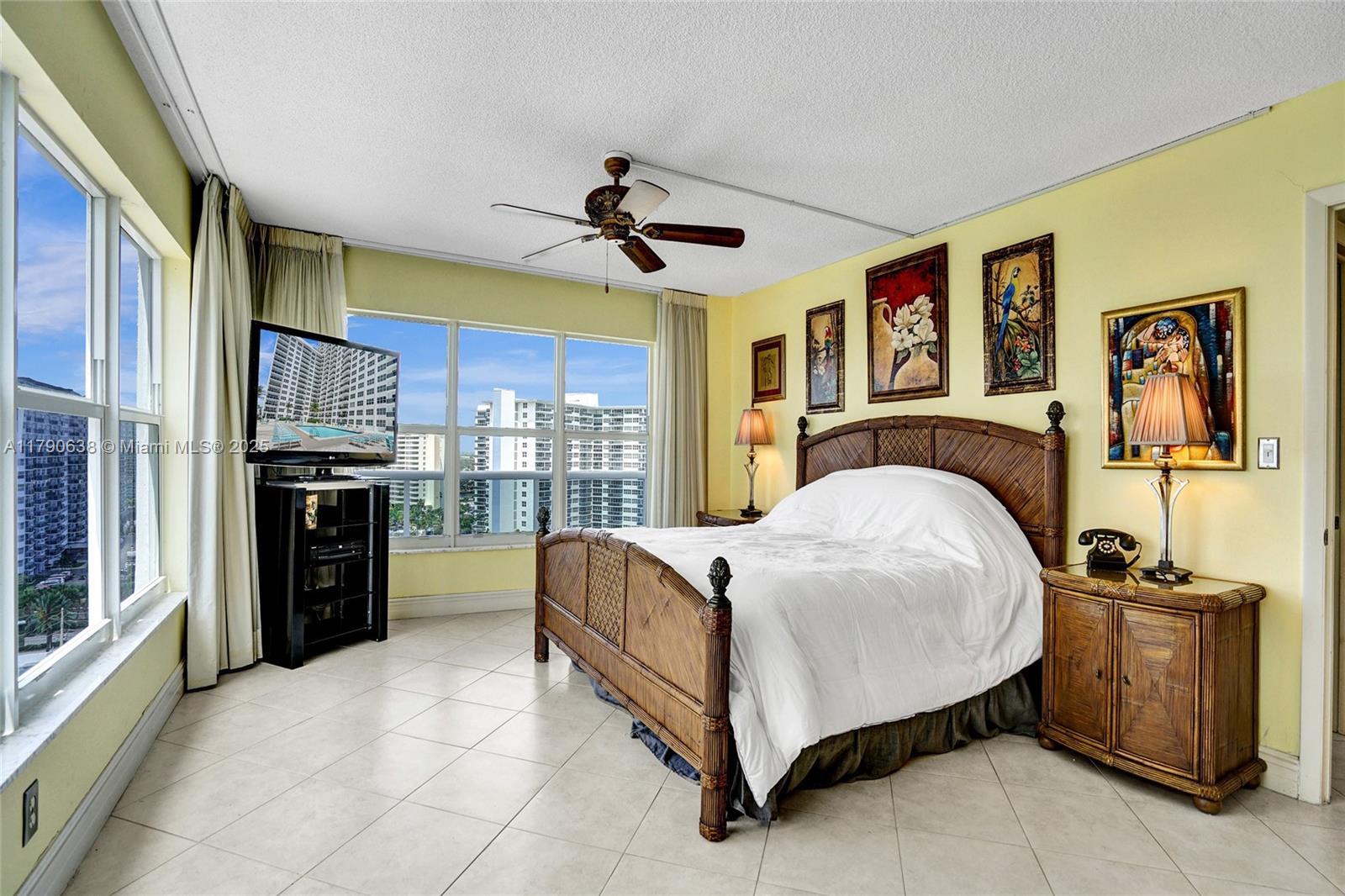PLAYA DEL SOL CONDO - Residential