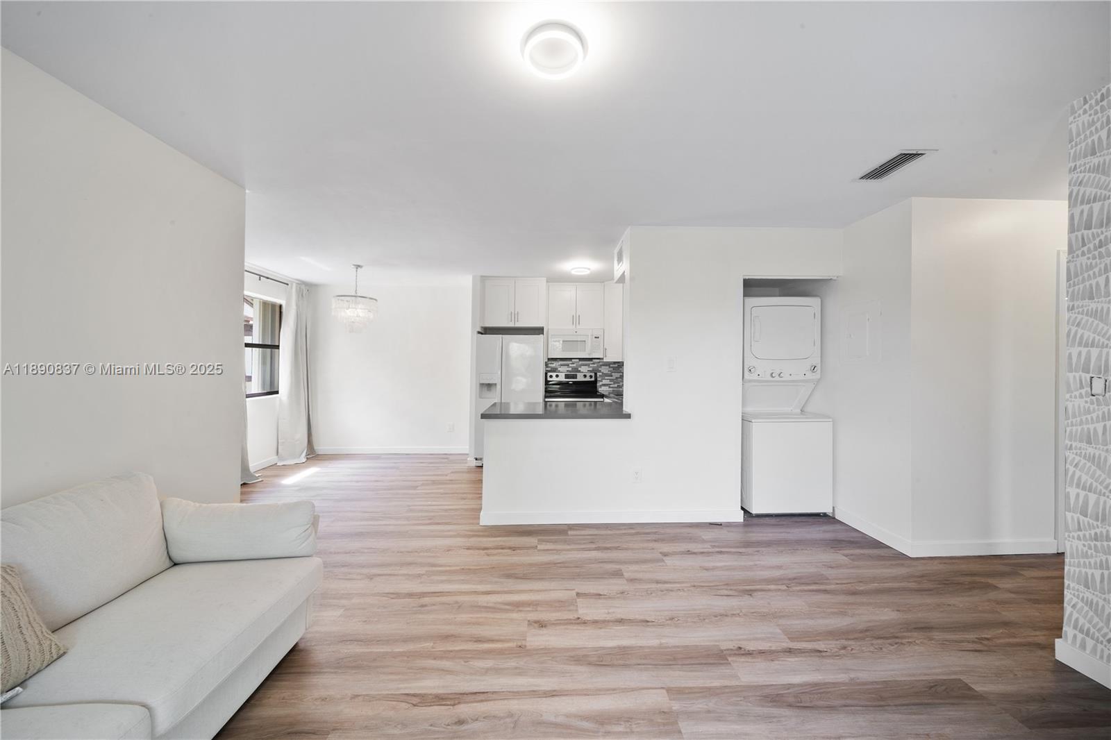 MCARTHUR PARK MISTY LK CO - Residential Lease