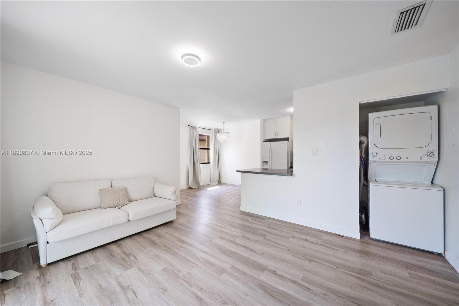 MCARTHUR PARK MISTY LK CO - Residential Lease