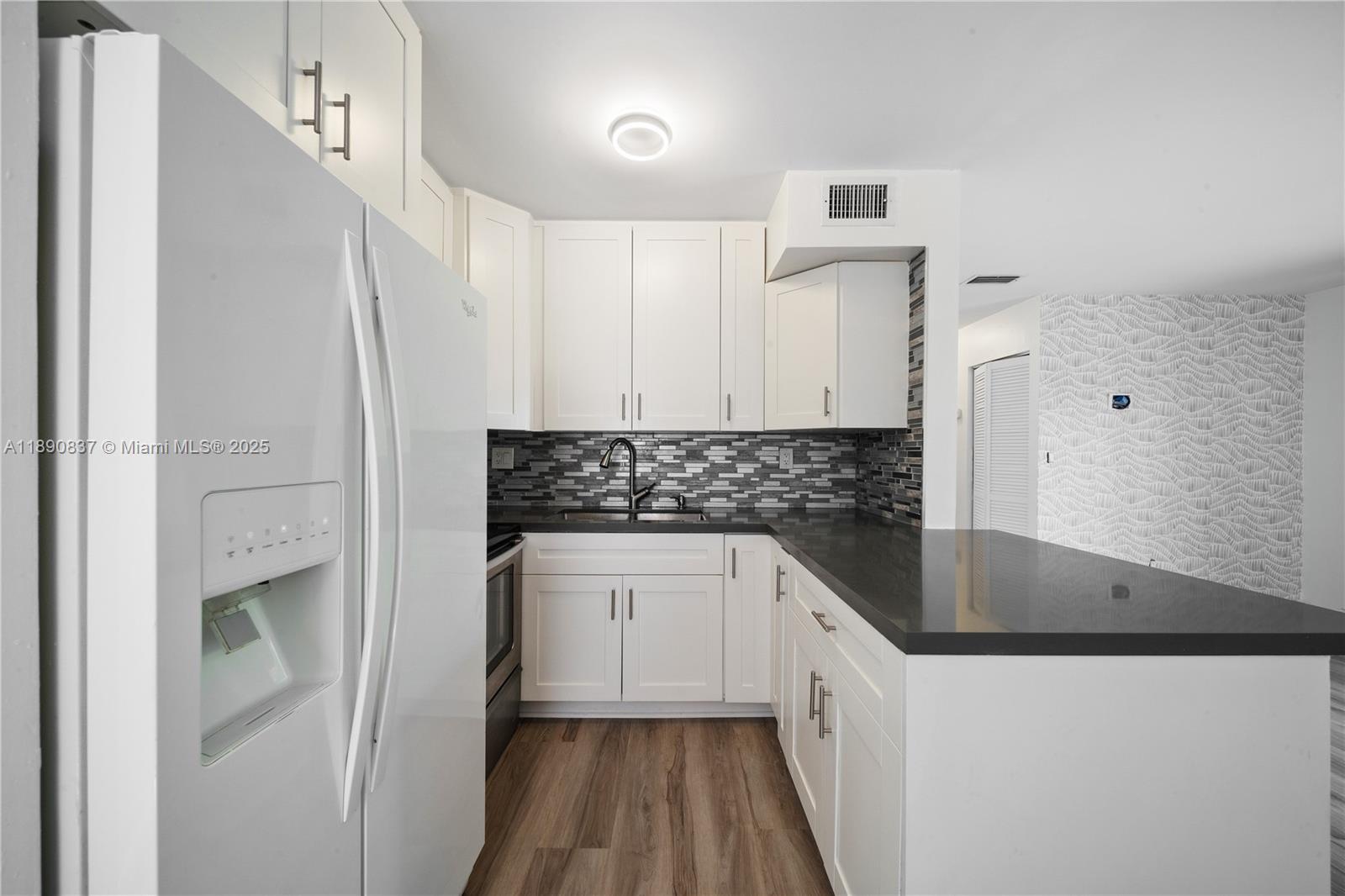 MCARTHUR PARK MISTY LK CO - Residential Lease