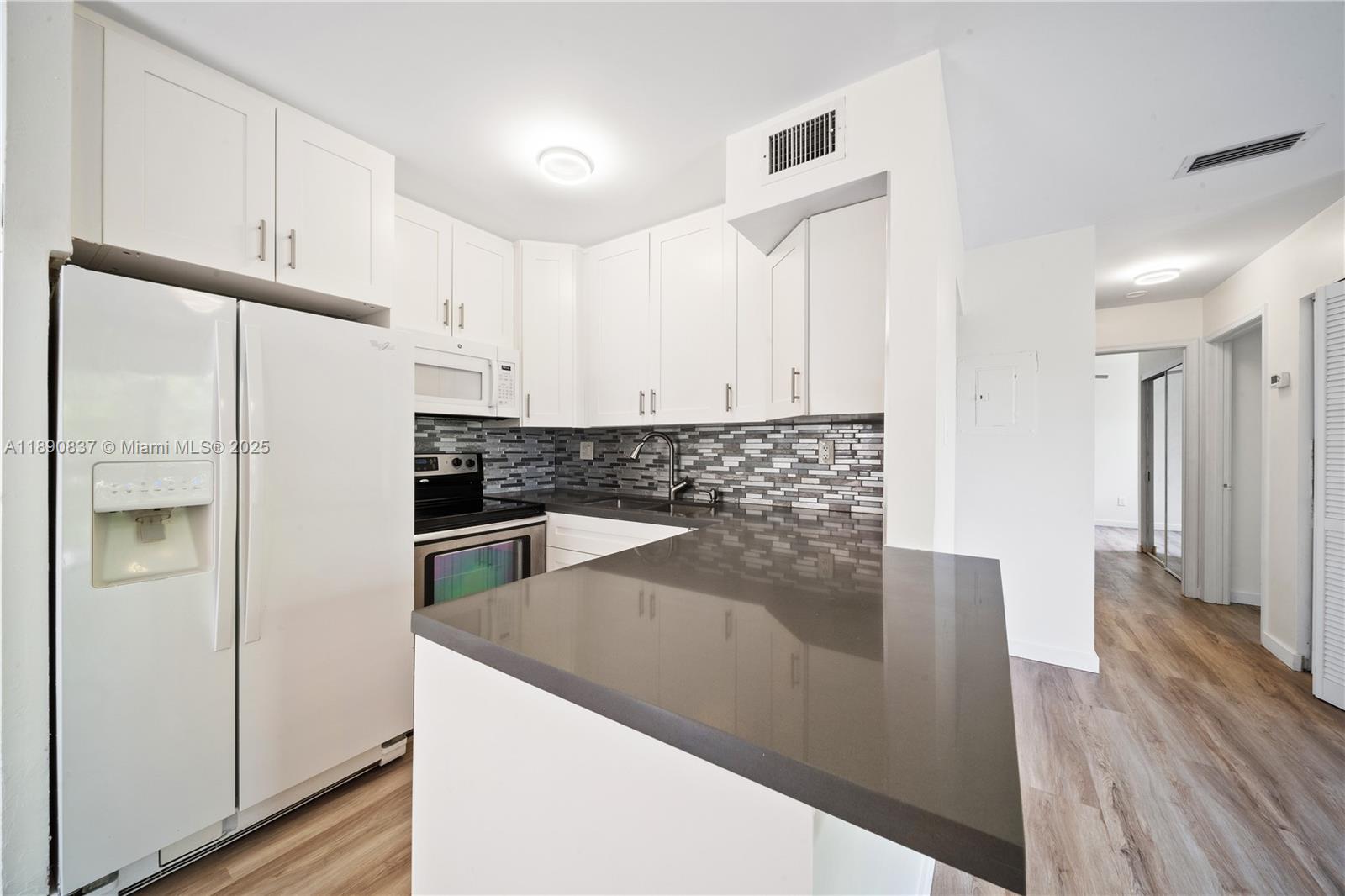 MCARTHUR PARK MISTY LK CO - Residential Lease