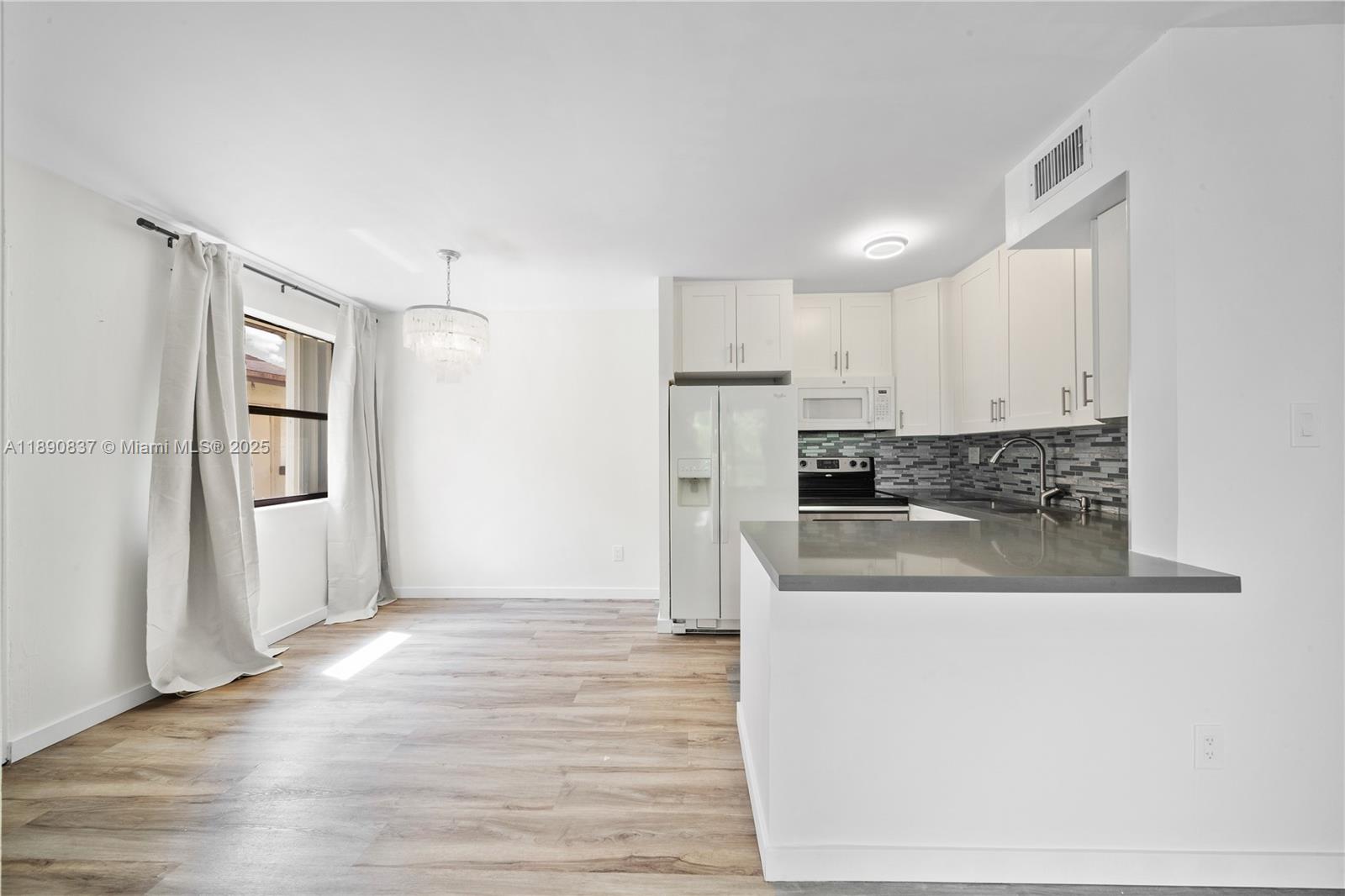 MCARTHUR PARK MISTY LK CO - Residential Lease