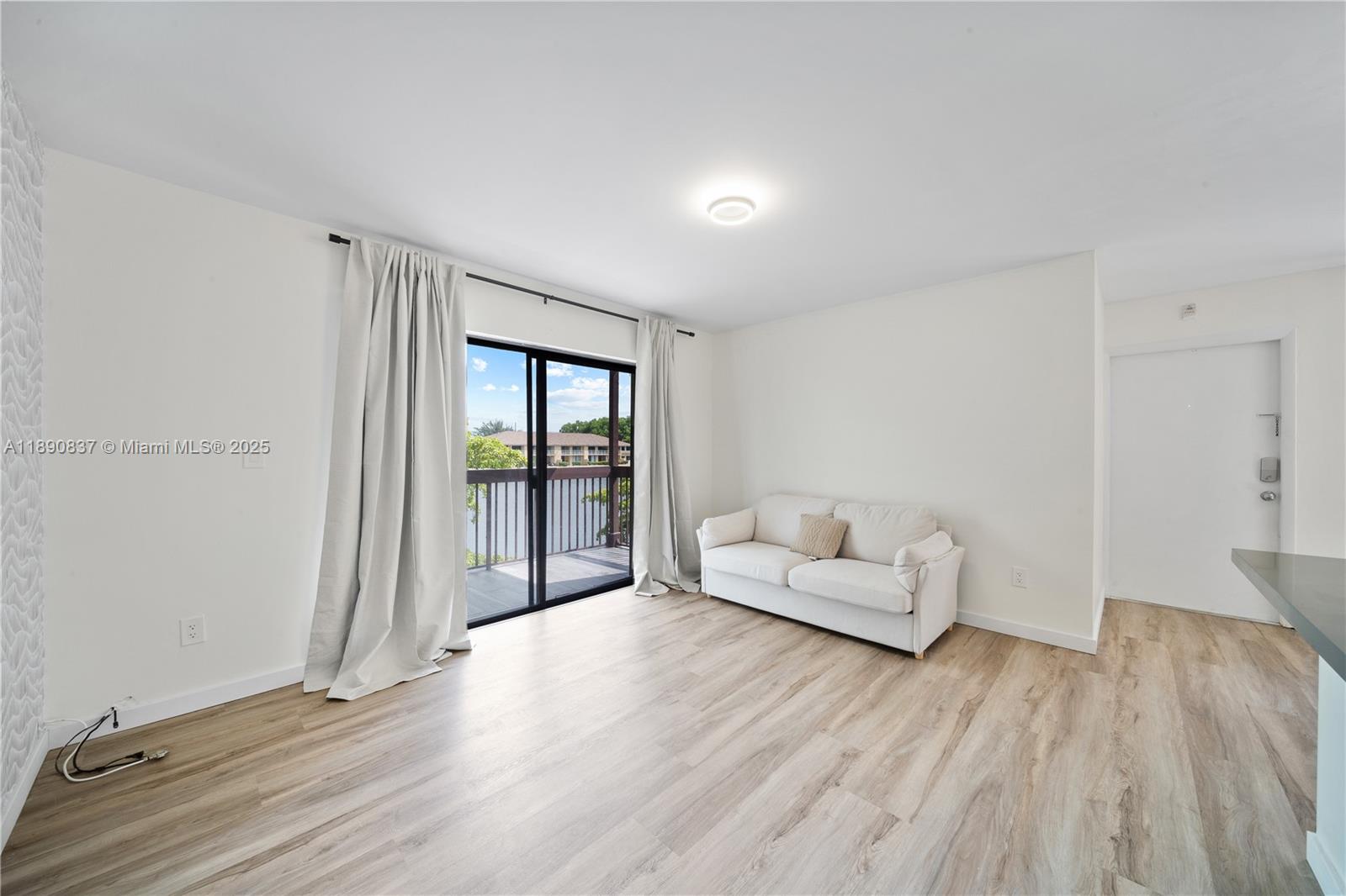 MCARTHUR PARK MISTY LK CO - Residential Lease