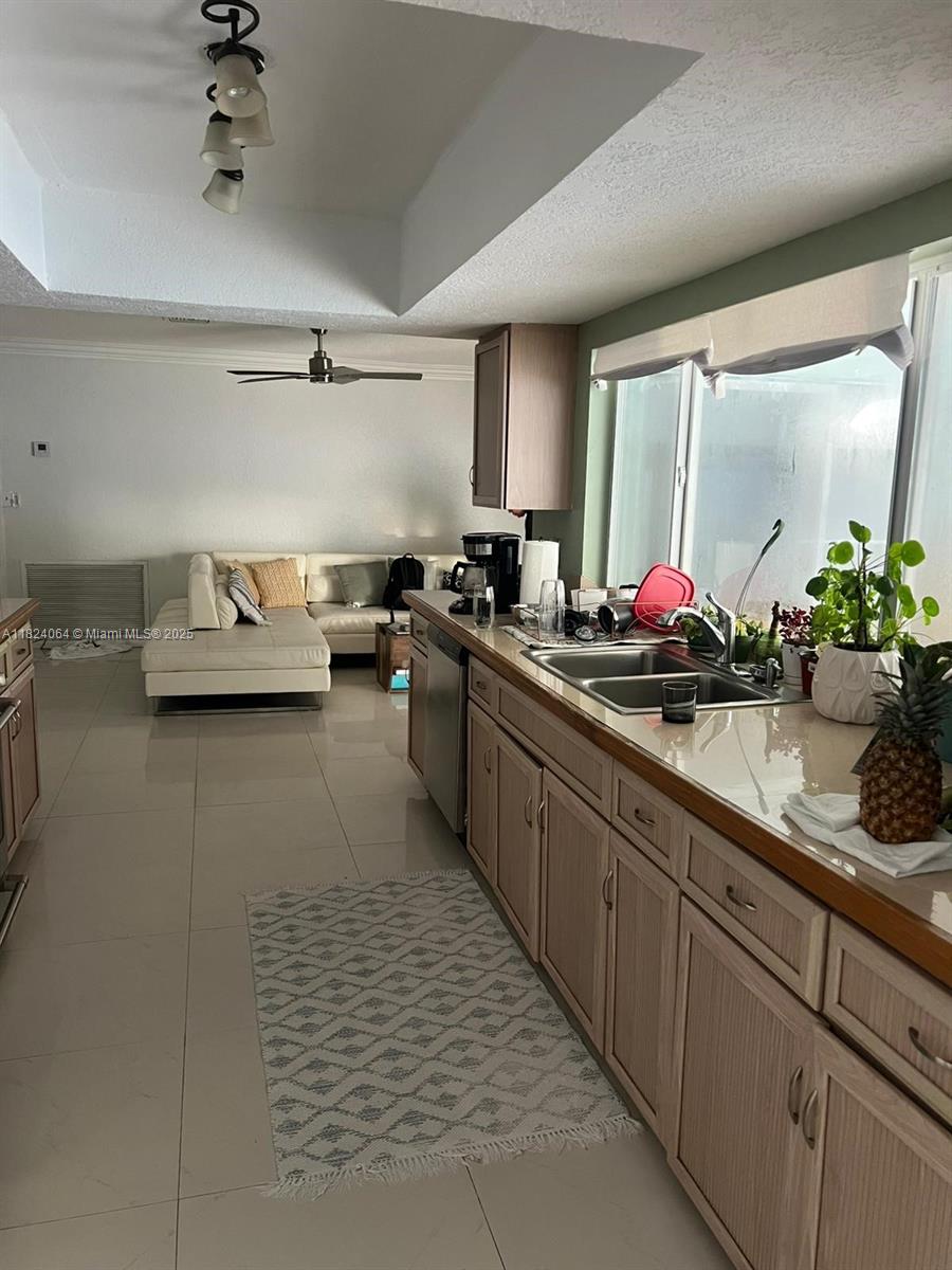 225 NW 15th St 2