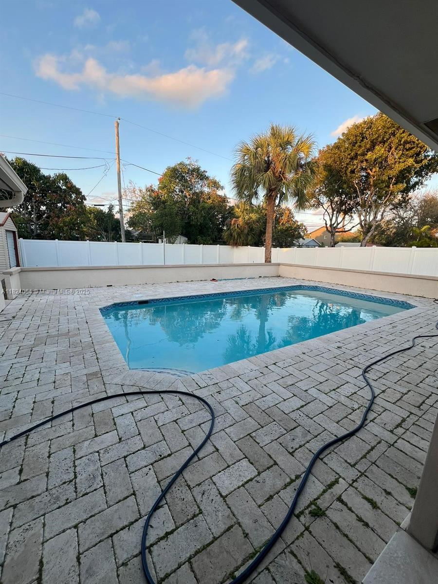 225 NW 15th St 2