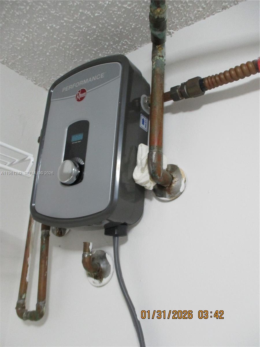 MIRA LAGO CONDO - Residential