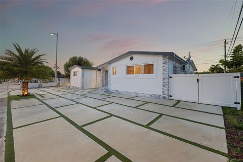 8631 SW 16th Ter Miami FL 33155