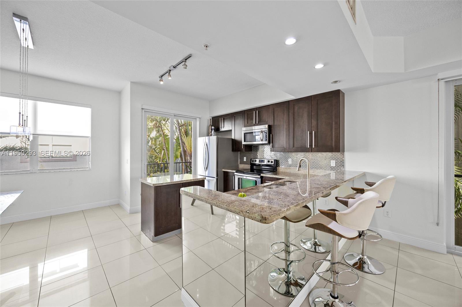PENINSULA ON THE INTRACOA - Residential