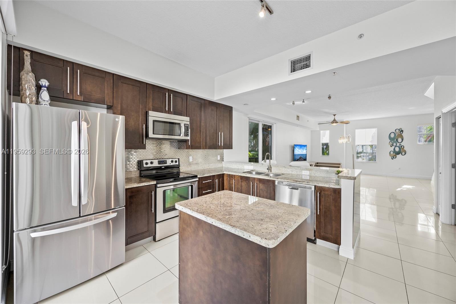 PENINSULA ON THE INTRACOA - Residential