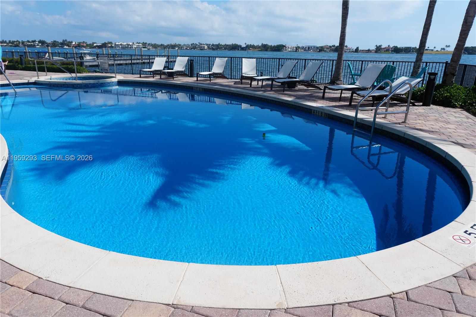 PENINSULA ON THE INTRACOA - Residential