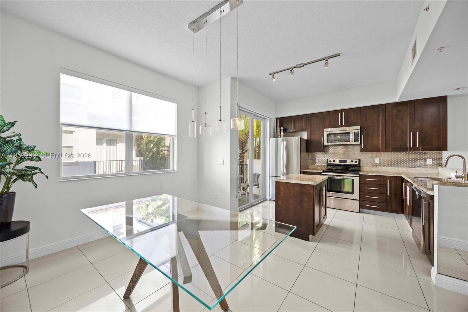 PENINSULA ON THE INTRACOA - Residential