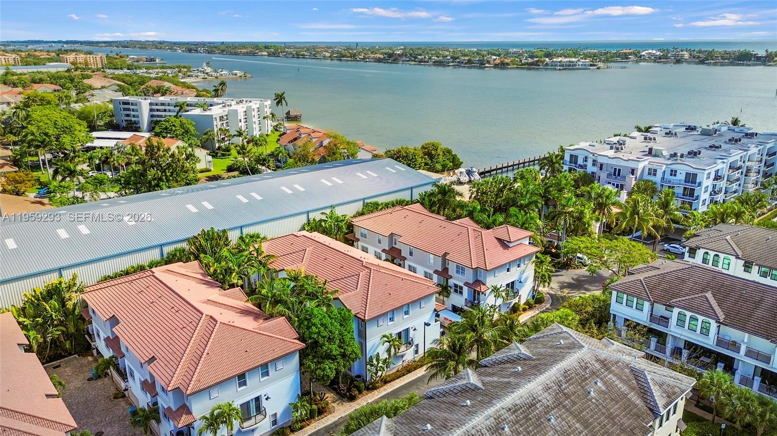 PENINSULA ON THE INTRACOA - Residential