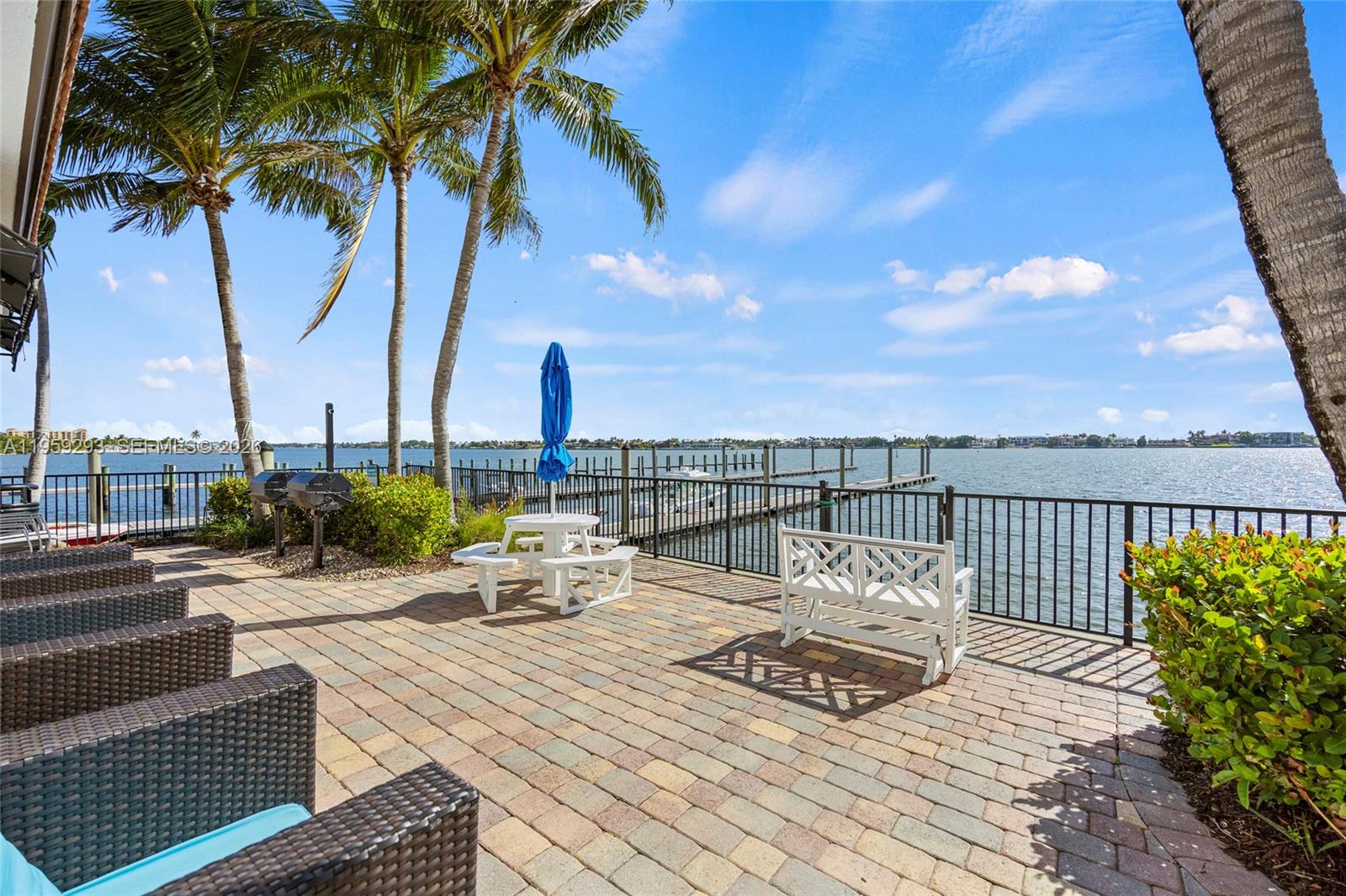 PENINSULA ON THE INTRACOA - Residential