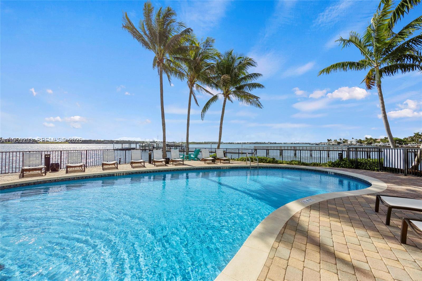 PENINSULA ON THE INTRACOA - Residential