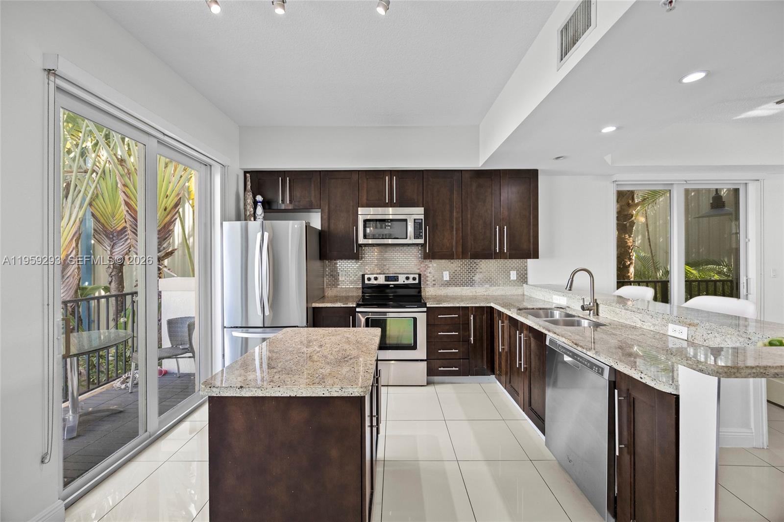 PENINSULA ON THE INTRACOA - Residential