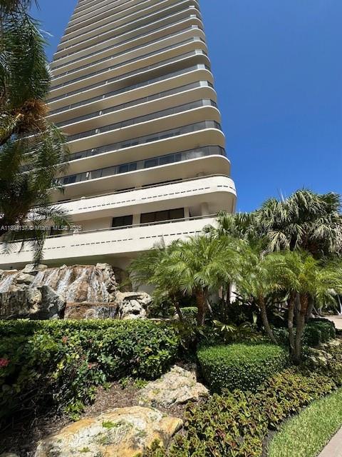 TURNBERRY ISLE SOUTH COND - Residential Lease